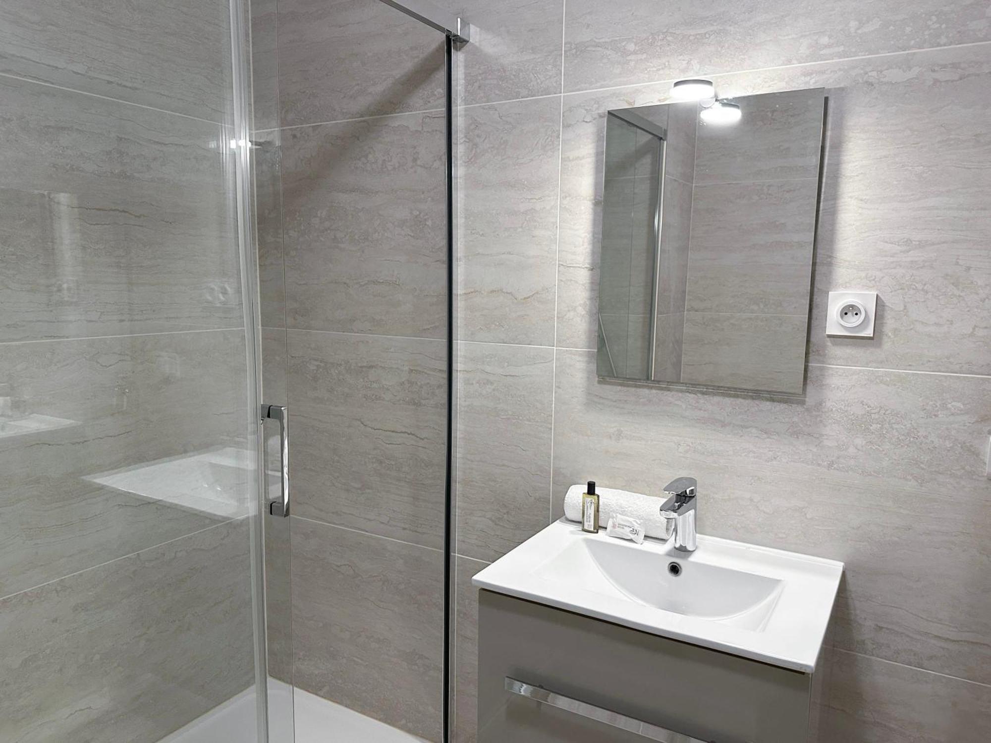 Brand-New Studio With Eiffel Tower View Paris Exterior foto